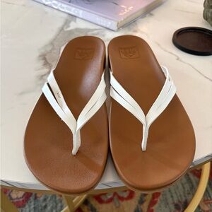 Reef Women’s White Strap Tan Footbed Sandals